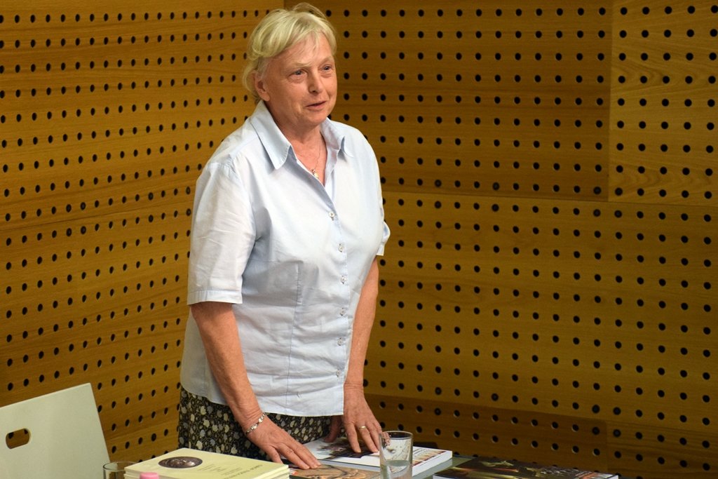 Kolczonay Katalin a hódmezővásárhelyei kötetbemutatón 2019. július 7-én