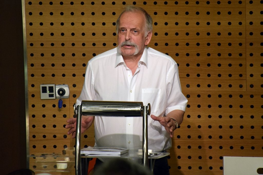 Dr. Medvigy Endre, a Trianoni Szemle szerkesztője a hódmezővásárhelyei kötetbemutatón 2019. július 7-én
