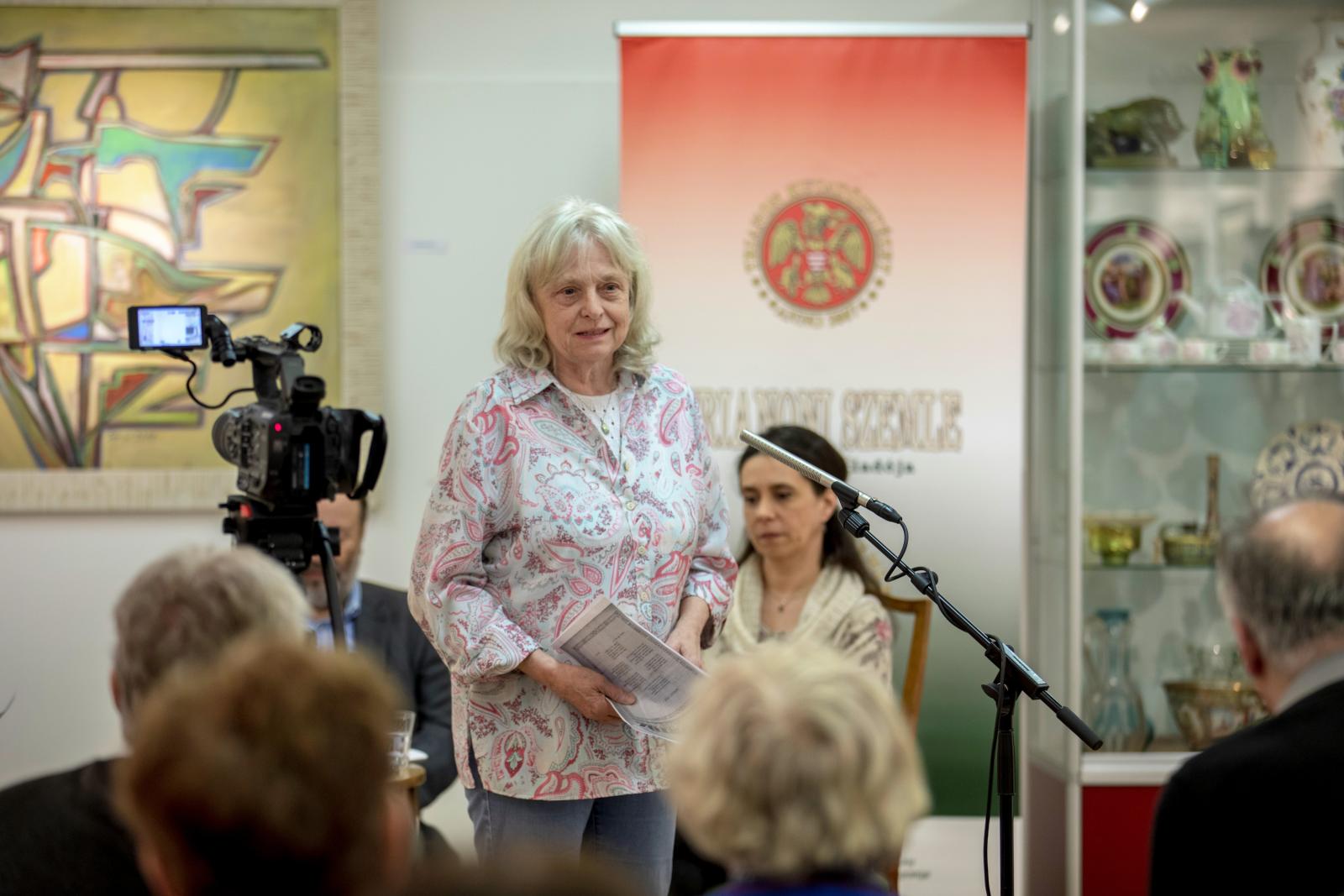 Kolczonay Katalin a Trianoni Szemle 2022 Különszám bemutatójaán a Boda Gallery of Art-ban