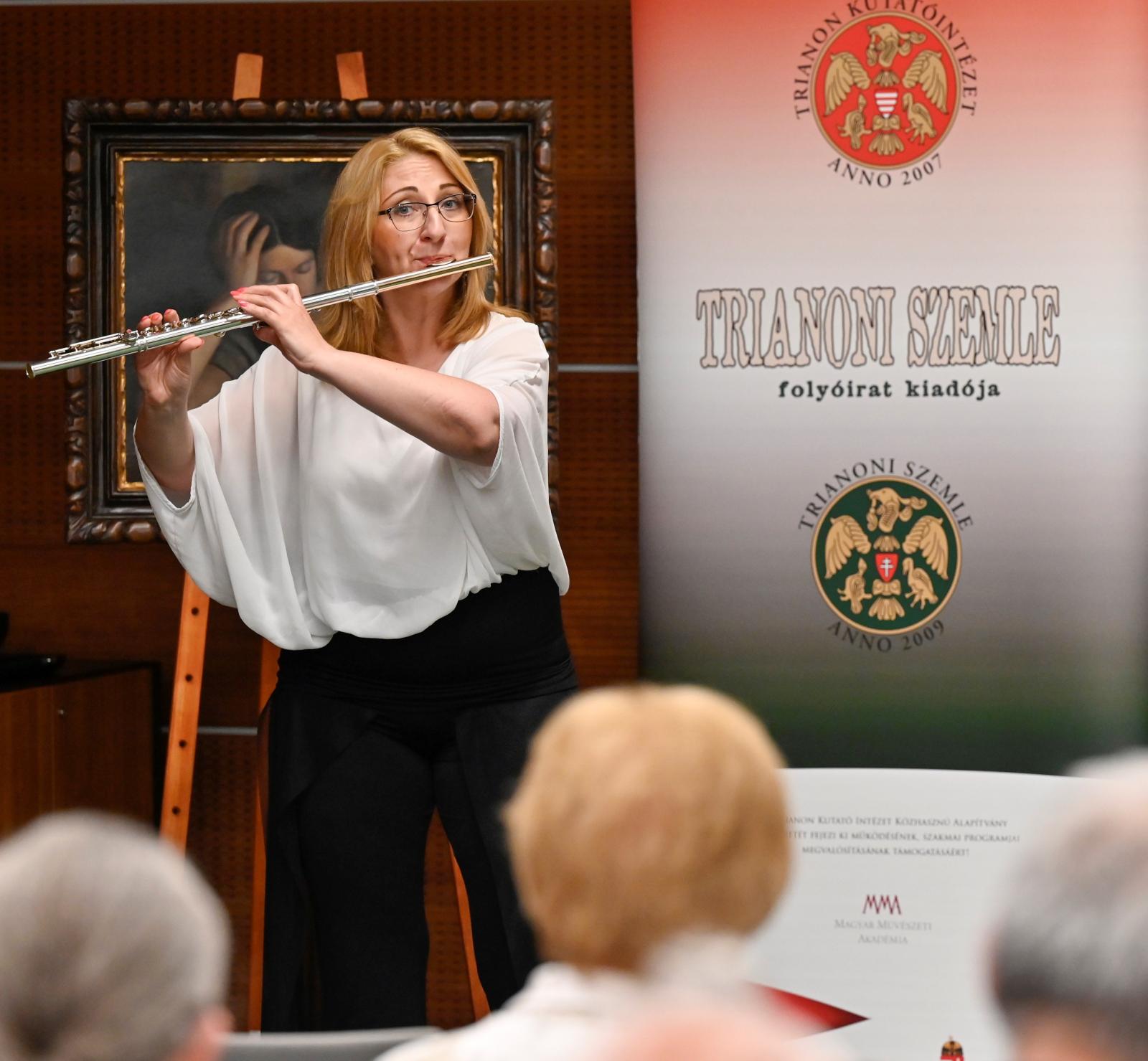 Prof. Dr. Varga Laura előadóművész 